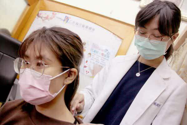 台中沙鹿仁人堂中医诊所医师诊治照片